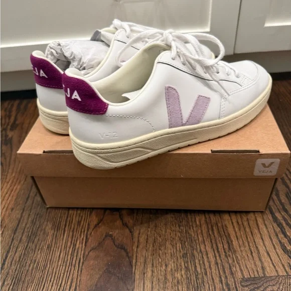 Veja Women's V-12 Sneakers - Picture 2 of 5